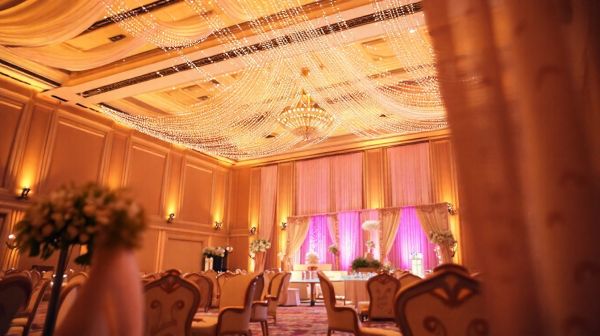 Transformez vos événements grâce à la location de décors innovants